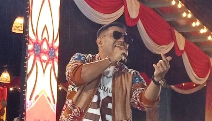 Hujan Tak Surutkan Niat Warga Saksikan Performa Judika di Irau ke-11 Malinau