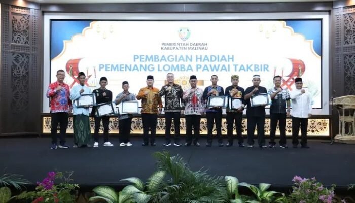 Bupati Malinau Serahkan Hadiah Lomba Takbir Keliling di Acara Halal Bihalal