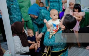 Ketua PKK Malinau Maylenty Wempi Terjun Langsung Layani Kesehatan Warga