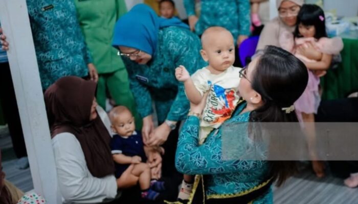 Ketua PKK Malinau Maylenty Wempi Terjun Langsung Layani Kesehatan Warga