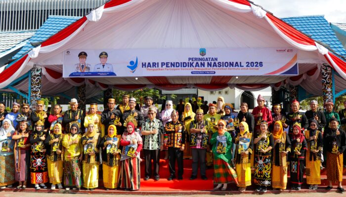 Pimpin Upacara Hardiknas 2026, Gubernur Serukan Penguatan Pendidikan Nasional 