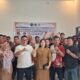 Wakil Ketua II DPRD Bulungan Tasa Gung Serahkan Bantuan Pakaian Adat