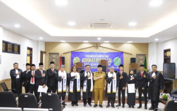 Pengangkatan Advokat Peradi SAI, Wagub Ingkong Ala Ingatkan Pentingnya Menjaga Integritas